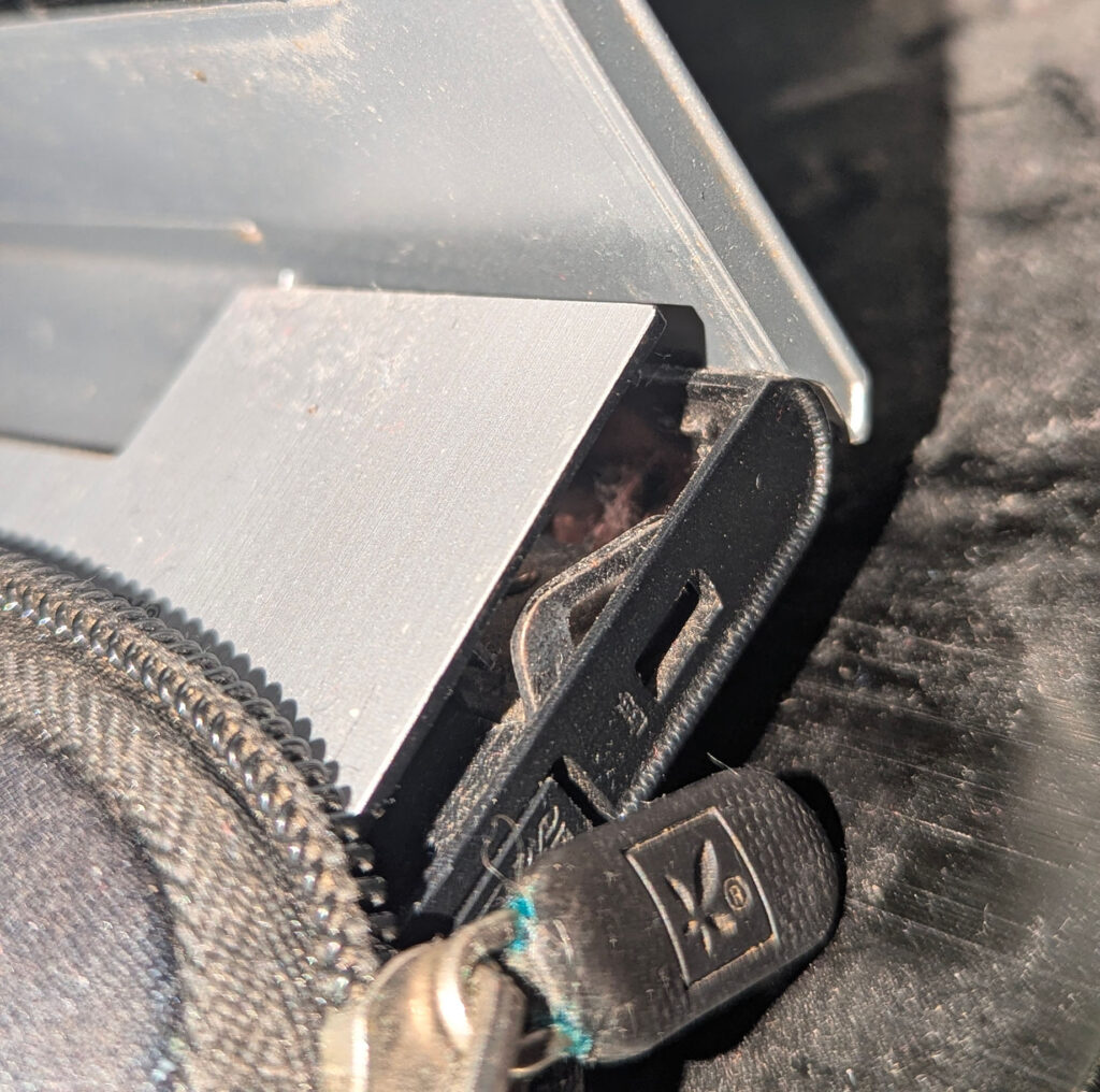 Issues with a hinge on a laptop